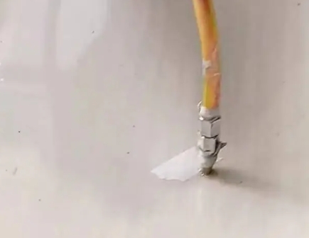 武功瓷砖空鼓维修公司专业解答在瓷砖铺贴过程中，如果使用的砂料过粗（如全部使用了粗砂），可能会导致以下问题